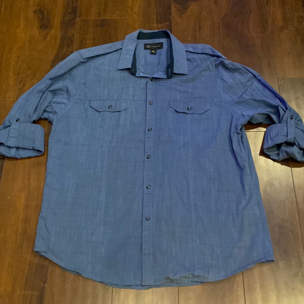 Men’s Blue Button down 👕